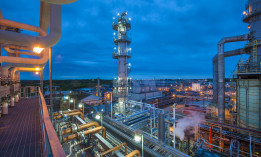 Archivo - Instalaciones de refino de Marathon Petroleum.