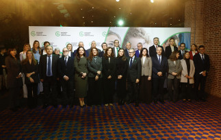 La ministra de Sanidad, Mónica García, intervie junto a la Reina, Letizia Ortiz, en la clausura del acto de la Asociación Española contra el Cáncer (AECC), con motivo del Día Mundial Contra el C