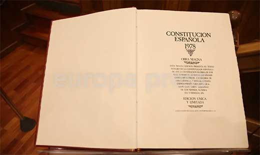 La mitad de espanu0303