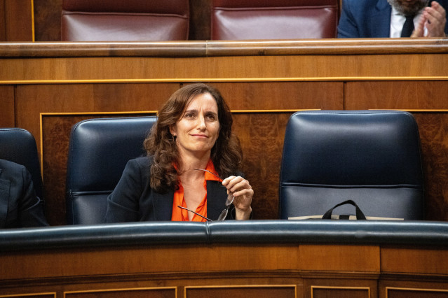 La ministra de Sanidad, Mónica García, durante una sesión de control al Gobierno , en el Congreso de los Diputados, a 11 de febrero de 2026, en Madrid (España). El pleno acoge el primer cara a cara del año entre el líder de la oposición y el presidente de
