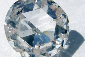 Archivo -    El diamante, el material natural más duro del mundo, también es flexible cuando se fabrica en agujas a nanoescala, unas mil veces más delgadas que una hebra de cabello humano