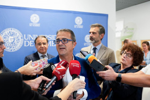 Archivo - El presidente de la Federación Española de Enfermedades Raras y de la Alianza Iberoamericana de Enfermedades Raras, Juan Carrión Tudela, atiende a los medios antes de participar en el act