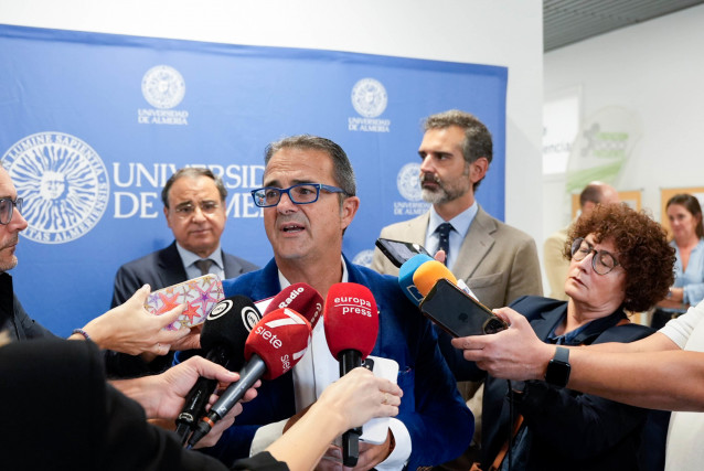 Archivo - El presidente de la Federación Española de Enfermedades Raras y de la Alianza Iberoamericana de Enfermedades Raras, Juan Carrión Tudela, atiende a los medios antes de participar en el acto de entrega de los I Premios y Ayudas de la Cátedra de En