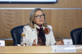 La presidenta del Grupo BEI, Nadia Calviño, durante una rueda de prensa, en la sede de la Comisión Europea en Madrid, a 9 de febrero de 2026, en Madrid (España).