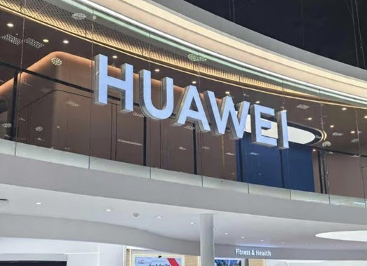 Logotipo de Huawei en su instalación en Mobile World Congress