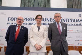 La ministra de Sanidad, Mónica García, el presidente del Coelgio de Enfermeros, Florentino Pérez Raya  y el presidente de Europa Press, Asís Martín de Cabiedesdurante el Encuentro Informativo Hos