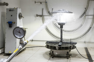 Archivo - Test para poner a prueba la seguridad de los productos comercializados en la UE realziado en el laboratorio SGS.