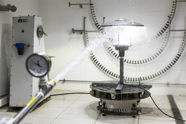 Archivo - Test para poner a prueba la seguridad de los productos comercializados en la UE realziado en el laboratorio SGS.