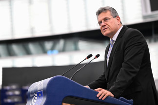 Archivo - El comisario de Comercio y negociador con EEUU, Maros Sefcovic, explicando el estado de las negociaciones durante un debate en el pleno del Parlamento Europeo reunido en Estrasburgo (Francia