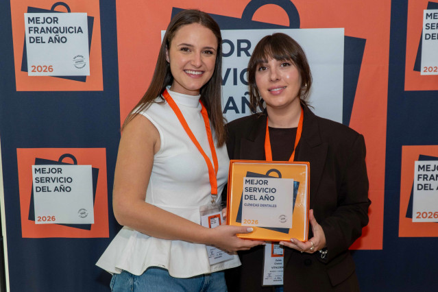 La técnico de Marketing local de Vitaldent Adriana Esteban y la delegada comercial de Vitaldent Zaida Grases.