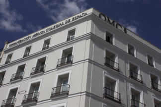 Archivo - La OMC recuerda que la contratación de médicos no especialistas es un riesgo para el SNS y el sistema MIR