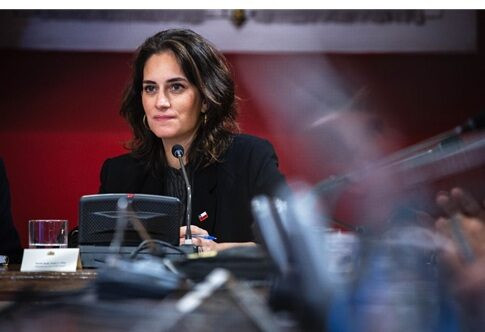 Foto ministra primera reu