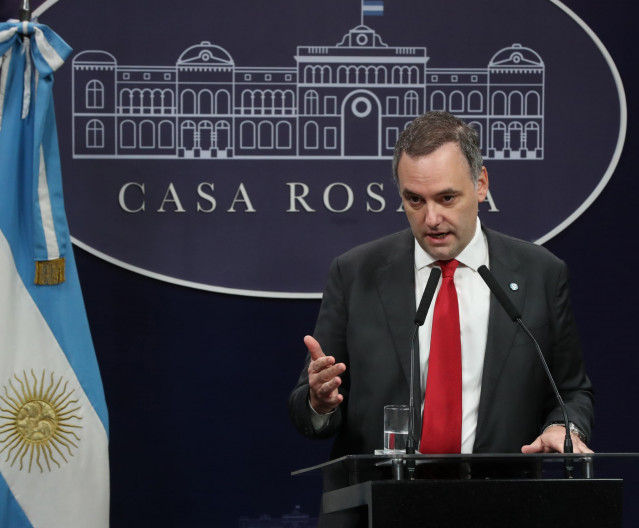 Archivo - El portavoz del Gobierno de Argentina, Manuel Adorni, ofrece una declaración institucional, en la Casa Rosada, a 20 de mayo de 2024, en Buenos Aires (Argentina). El Gobierno de Argentina ha negado que exista un 'problema diplomático' y ha acusad