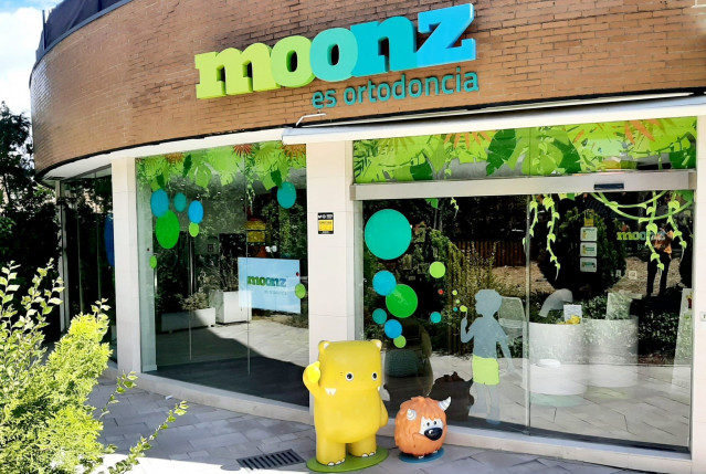 Una clínica Moonz, la marca dental especializada en ortodoncia para toda la familia y odontopediatría perteneciente a Donte Group.