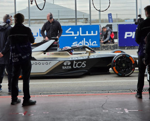 Monoplaza del equipo Jaguar TCS Racing en las pruebas libres durante el Gran Premio de Madrid del Campeonato del Mundo de Fórmula E.