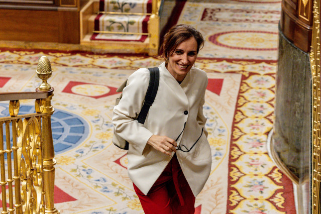 La ministra de Sanidad, Mónica García, a su salida de una sesión de control al Gobierno, en el Congreso, a 25 de marzo de 2026, en Madrid (España). Sánchez y Feijóo se miden este miércoles en el Pleno del Congreso en plena escalada por la guerra de Irán,