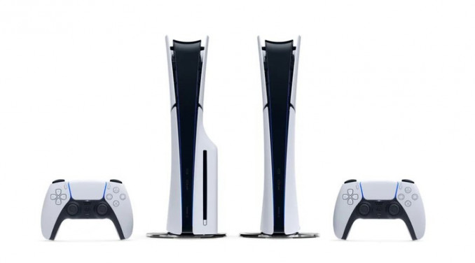 Archivo - PS5 y mandos DualSense.