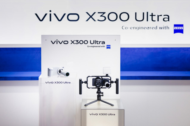 El nuevo vivo X300 Ultra con la empuñadura Imaging Grip.