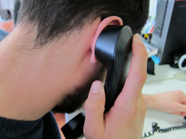 Archivo - Imagen de recurso de teléfono fijo, llamada