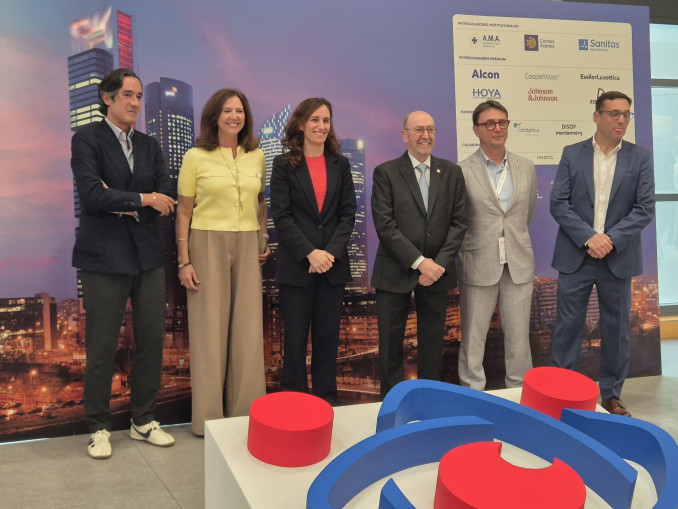 La ministra de Sanidad, Mónica García, en la inauguración de OPTOM 2026.