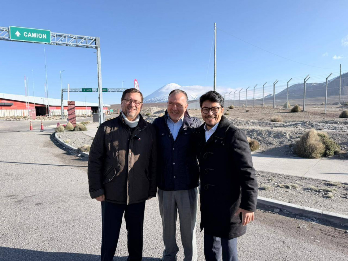 Visita bolivia canciller.jpeg  1440x2000 q70 subsampling 2 (1)