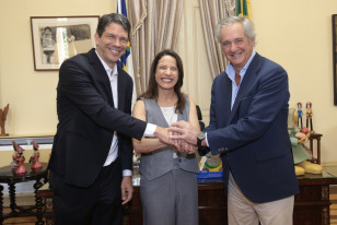 Foto de la firma del contrato de Acciona y su socio local BRK para la concesión de prestación de servicios de saneamiento en el estado de Pernambuco (Brasil).