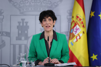 La ministra de Inclusión, Seguridad Social y Migraciones y portavoz del Gobierno, Elma Saiz, durante la rueda de prensa posterior al Consejo de Ministros, a 5 de mayo de 2026, en Madrid (España). El
