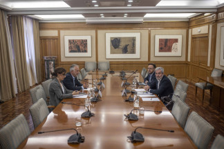 Archivo - La ministra de Sanidad, Mónica García, y el ministro de Política Territorial y Memoria Democrática, Ángel Víctor Torres, han mantenido hoy una reunión informativa con el presidente de