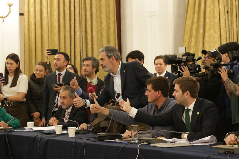Diputados aprobando el proyecto
