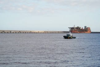 Dispositivo de seguridad, en el puerto de Granadilla, a 9 de mayo de 2026, en Granadilla de Abona, Tenerife, Islas Canarias (España). El operativo de evacuación del crucero MV Hondius con hantavirus