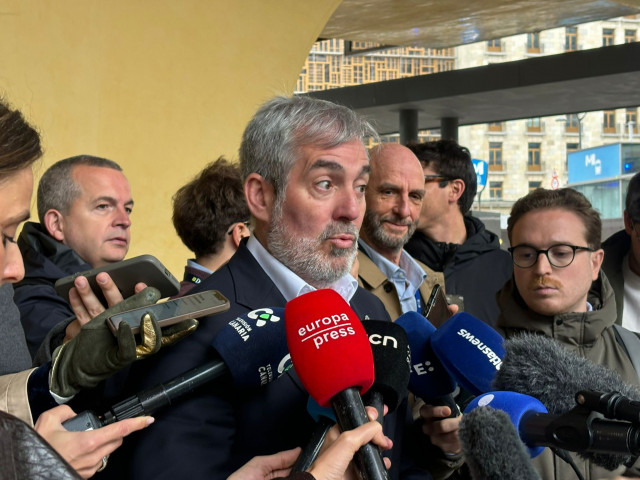 El presidente de Canarias, Fernando Clavijo, ofrece declaraciones a los medios en Bruselas