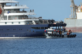 Evacuación en lancha de los ciudadanos españoles del crucero MV Hondius fondeado cerca del puerto de Granadilla, a 10 de mayo de 2026, en Granadilla de Abona, Tenerife, Islas Canarias (España). El 