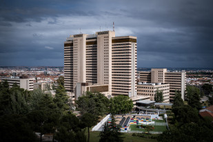Exteriores del Hospital Central de la Defensa Gómez Ulla, a 10 de mayo de 2026, en Madrid (España). Los 14 españoles que viajaban en el crucero MV Hondius aquejado por un brote de hantavirus son tr