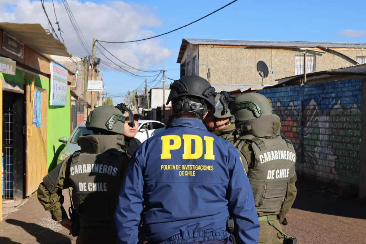 Operativo pdi carabineros.jpeg  1440x2000 q70 subsampling 2