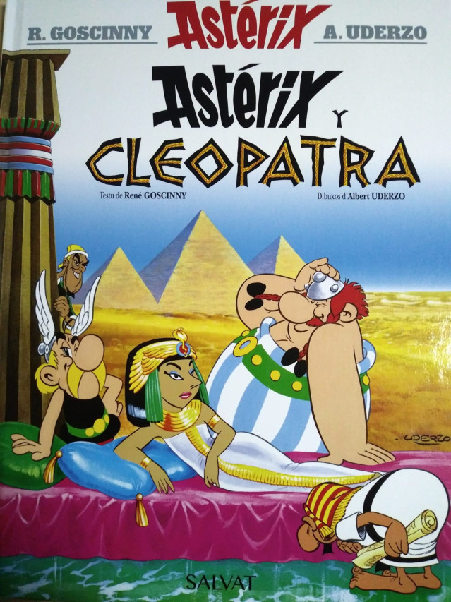 Archivo - Portada n'asturianu de 'Astérix y Cleopatra'.