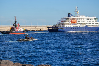 Vista del crucero MV Hondius atracado en el puerto de Granadilla antes de poner rumbo a Países Bajos, a 11 de mayo de 2026, en Granadilla de Abona, Tenerife, Islas Canarias (España). La ministra de 