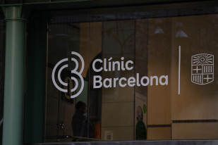 Archivo - Entrada del Hospital Clínic de Barcelona