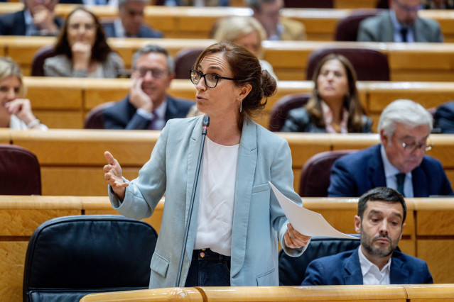 La ministra de Sanidad, Mónica García interviene durante una sesión plenaria del Senado, a 12 de mayo de 2026, en Madrid (España). La sesión de hoy incluye preguntas al Gobierno sobre el accidente ferroviario de Adamuz, la regularización de inmigrantes y