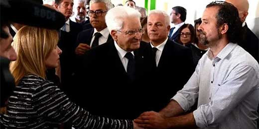 Meloni saluda