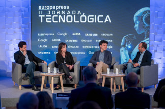 El Government Affairs and Public Policy Manager at Google Spain, Josetxo Soria, del ministerio para la Transformación Digital, María Jesús García Martín, el Head of Mobile Business Iberia de Sams