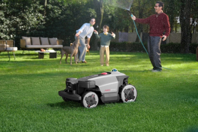 El nuevo robot cortacésped RockMow Z1 LiDAR de Roborock.
