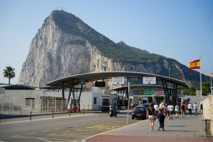 Archivo - Imágenes de la frontera entre España y el Peñón de Gibraltar.
