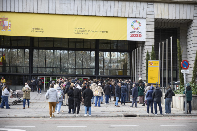Archivo - La ministra de Sanidad atiende a los medios de comunicación con motivo de las pruebas de Formación Sanitaria Especializada, en el exterior del Ministerio de Sanidad, a 24 de enero de 2026, en Madrid (España). Según datos del Ministerio de Sanida