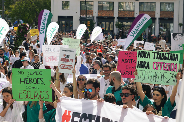 Archivo - Manifestación convocada por el Sindicato Médico Andaluz con motivo de la tercera jornada consecutiva de huelga contra el estatuto marco aprobado por el Ministerio de Sanidad. A 18 de febrero de 2026, en Málaga (Andalucía, España). Los profesiona