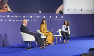 La exembajadora de EEUU en España, Julissa Reynoso, y el periodista y ensayista de The New York Times, Christopher Caldwell este lunes en la 41 Reunió Cercle d'Economia.