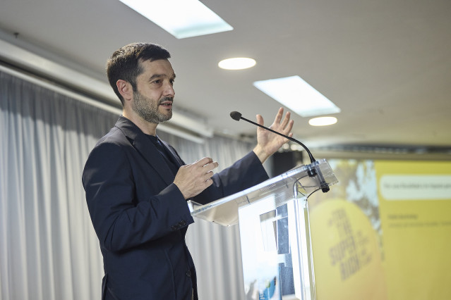 El ministro de Derechos Sociales, Consumo y Agenda 2030, Pablo Bustinduy, interviene durante las jornadas 'TaxTheSuperRich: por una fiscalidad a la riqueza para el siglo XXI' en el Círculo de Bellas Artes, a 25 de mayo de 2026, en Madrid (España). Las jor