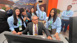Bernardo Fontaine en el stand de Codelco en