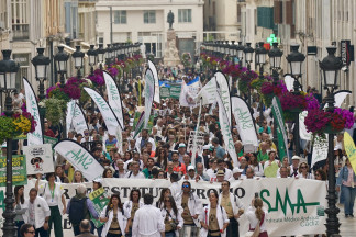 Archivo - Manifestación de médicos en Málaga en el tercer día de huelga contra el Estatuto Marco del Gobierno central. A 29 de abril de 2026 en Málaga (Andalucía, España). El tercer día de hue
