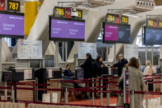 Archivo - Un mostrador de facturación de Iberia en el Aeropuerto Adolfo Suárez Madrid-Barajas, a 2 de marzo de 2026, en Madrid (España).