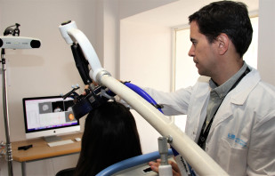 Archivo - El Hospital Clínico San Carlos lidera un estudio pionero sobre estimulación magnética transcraneal